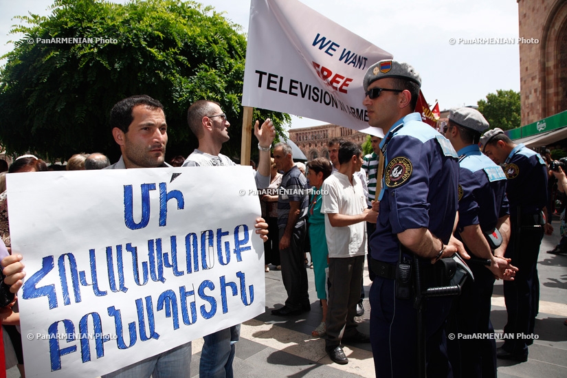 ANC youth union stages protest outside Armenia Marriott Hotel 