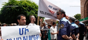 Молодежная ассоциация Армянского национального конгресса провела акцию протеста напротив здания гостиницы Армения Мариотт 