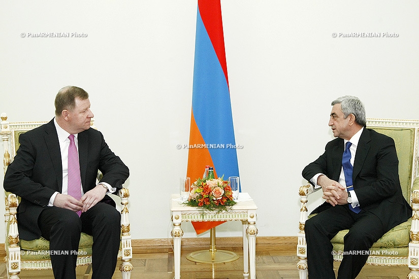 Lithuanian envoy presents credentials to Armenian President