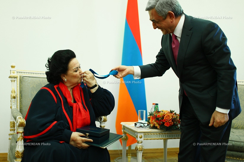 Президент Армении Серж Саргсян вручил оперной певице из Испании Монсеррат Кабалье орден Чести