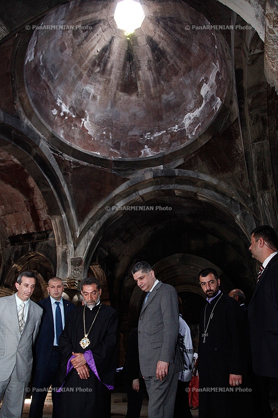 Премьер-министр Армении Тигран Саргсян посетил монастырь Санаин