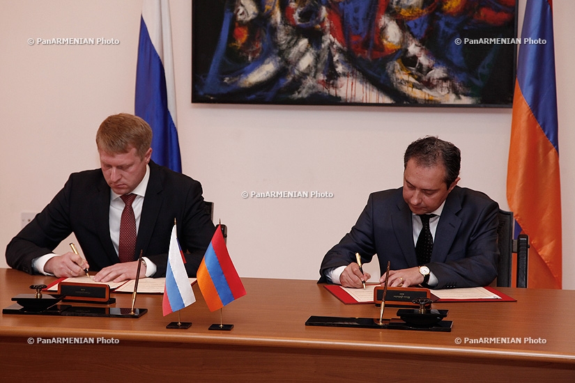 Совместный брифинг и подписание соглашения между секретарей Совбезов Армении и России