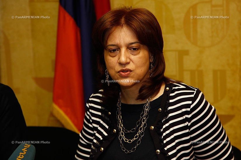  Armenian Deputy Minister of Science and Education Karine Harutyunyan and EU Support to Communication on Reforms in Armenia project head Ehtel Halliste sign memorandum on cooperation 