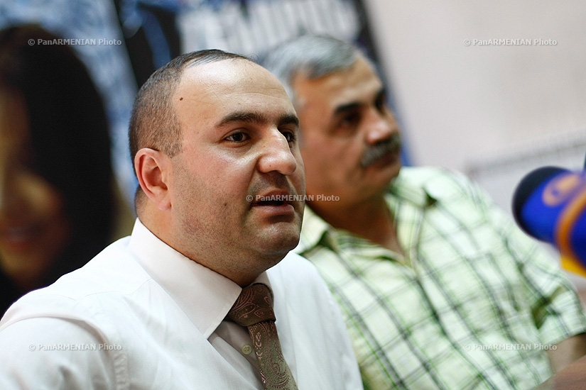 Press conference of military expert David Jamalyan and politician Levon Melik-Shahnazaryan