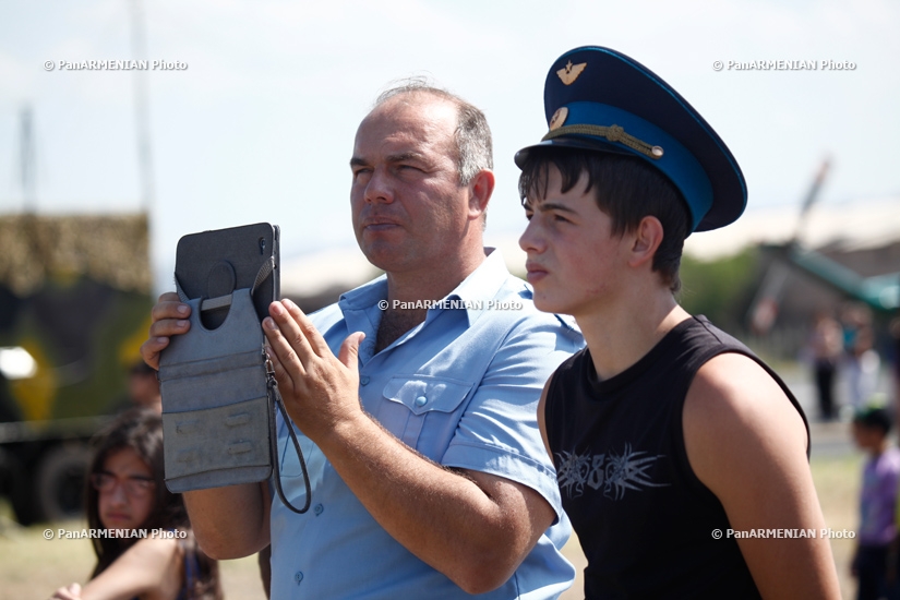 Զինատեսակների ցուցադրություն ու ցուցադրական թռիչքներ՝ Հայաստանում ավիացիայի օրվա առթիվ