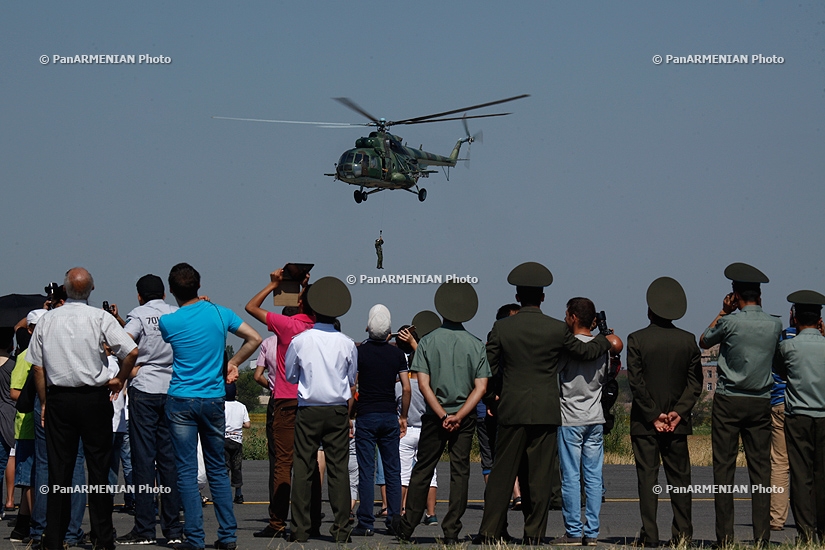 Զինատեսակների ցուցադրություն ու ցուցադրական թռիչքներ՝ Հայաստանում ավիացիայի օրվա առթիվ