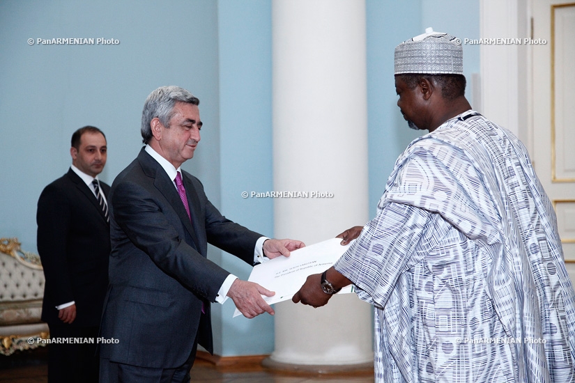 Նիգերիայի նորանշանակ դեսպան Ալհաջի Տուկուր Մանին հավատարմագրեր հանձնեց ՀՀ նախագահ Սերժ Սարգսյանին