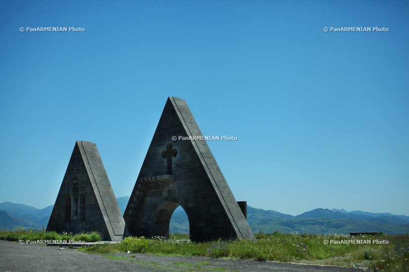Name of Syunik governor was ‘erased’ from the khachkar installed at the memorial to Artsakh war heroes