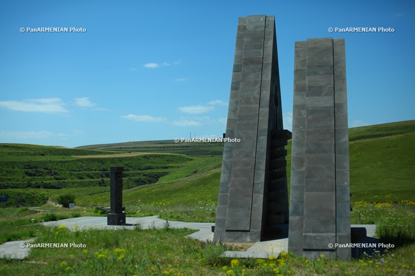 Name of Syunik governor was ‘erased’ from the khachkar installed at the memorial to Artsakh war heroes