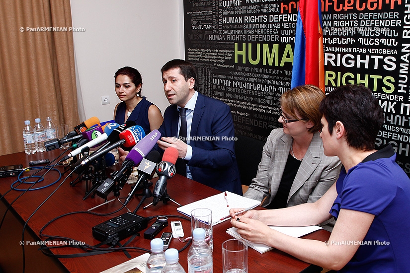 Брифинг при участии защитника прав человека Армении Карена Андреасяна и посла Великобритании в Армении Кэтрина Линч