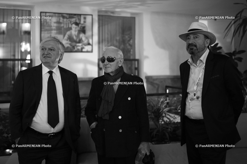  Famous chansonnier Charles Aznavour arrives in Yerevan