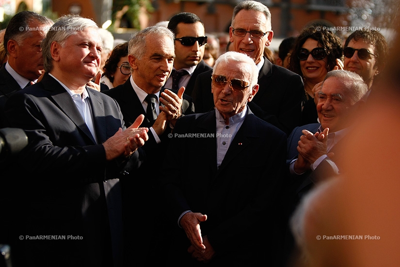 Открытие звезды Шарля Азнавура на площади имени Ш.Азнавура в Ереване