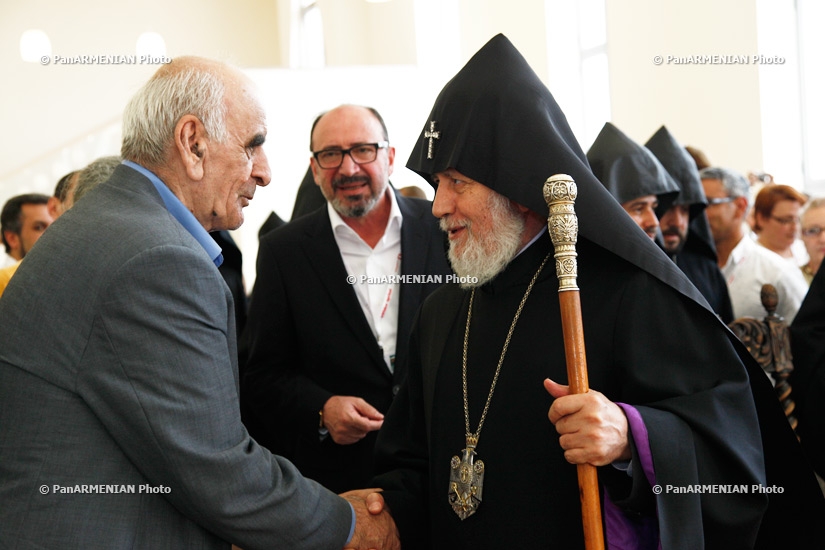 Catholicos of All Armenians Karekin II honors Artavazd Peleshyan