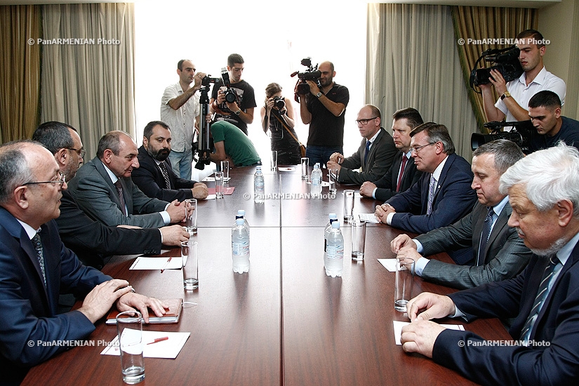  Встреча президента Республики Арцах Бако Саакяна и председателя ОБСЕ, министра иностранных дел Украины Леонида Кожары