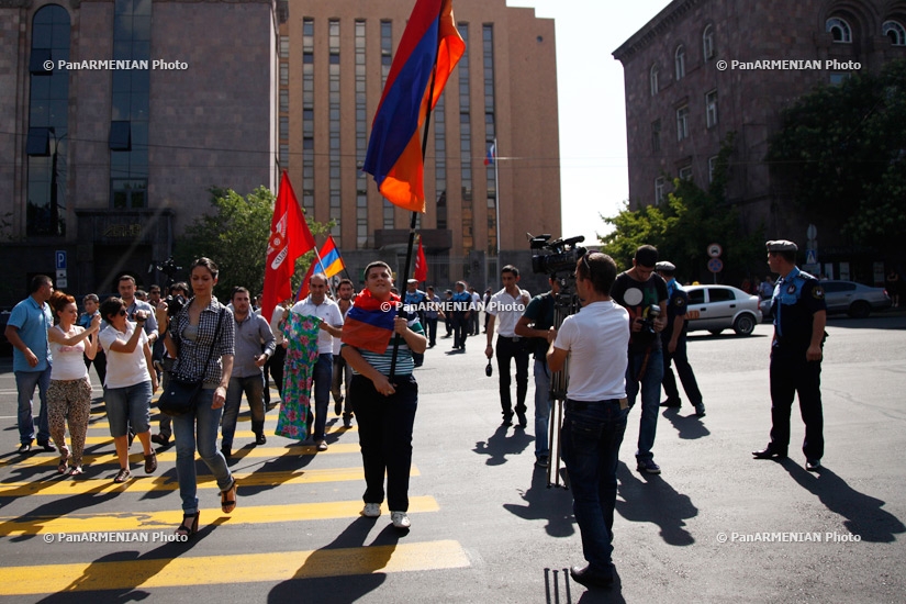 Protest  in front of  the Russian Embassy to Armenia in support of Hrachya Harutyunyan