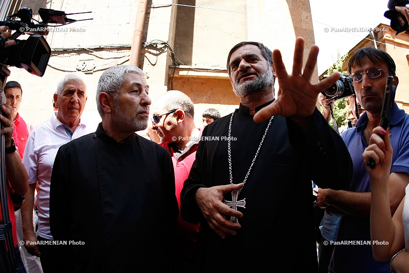 Protest against Archbishop Navasard Kchoyan