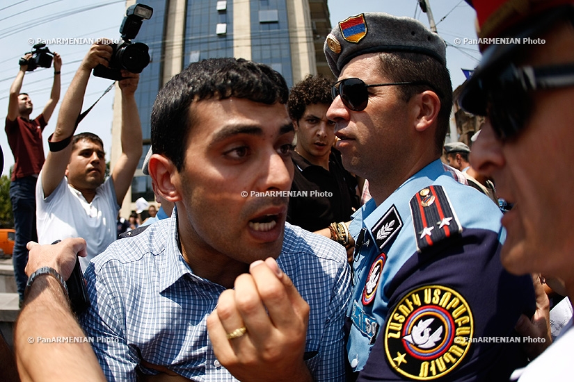 Protest in front the Yerevan City Hall:I Won't Pay 150 Drams protest: Day 4