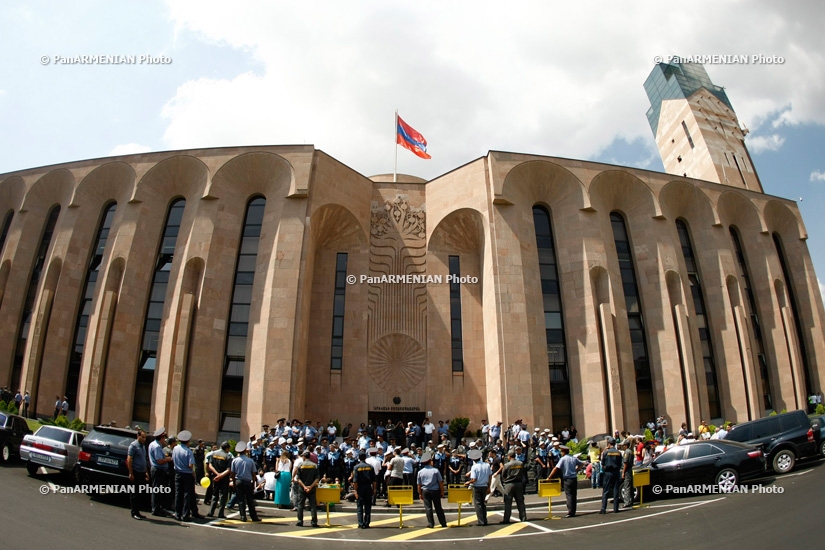 Сидячая забастовка напротив здания мэрии Еревана: День 1