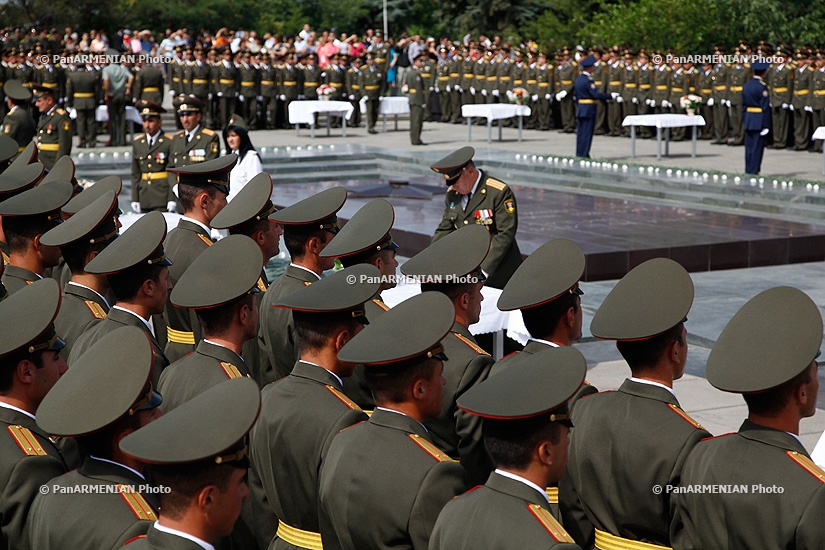 Выпускники военных институтов получили офицерские звания