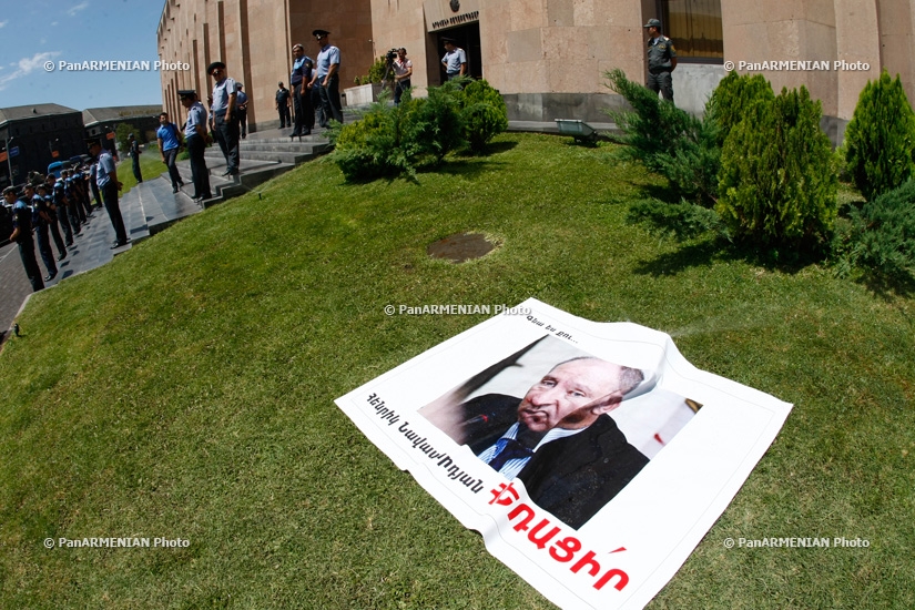  Sit-down strike in front of Yerevan Municipality: Day 4