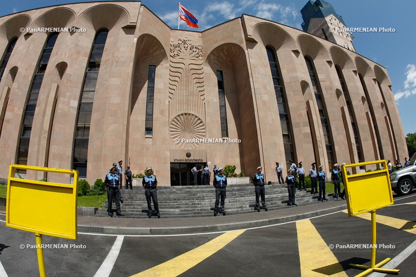Сидячая забастовка напротив здания мэрии Еревана: День 4