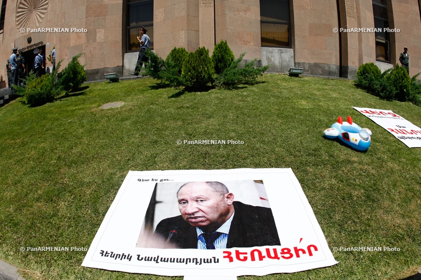 Сидячая забастовка напротив здания мэрии Еревана: День 6
