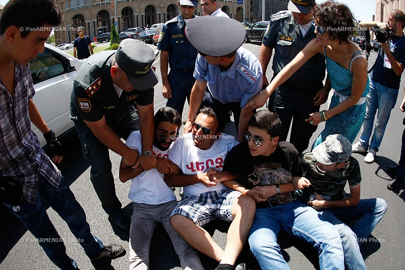 Сидячая забастовка напротив здания мэрии Еревана: День 7