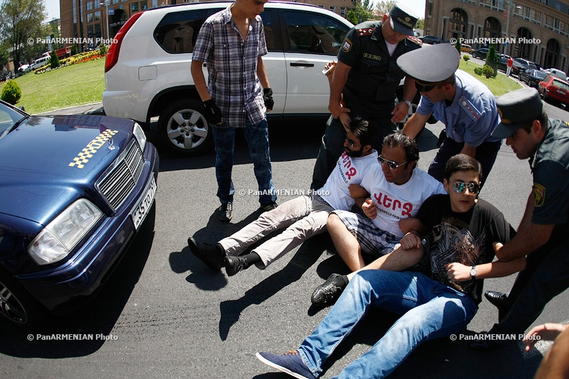 Sit-down strike in front of Yerevan Municipality: Day 7