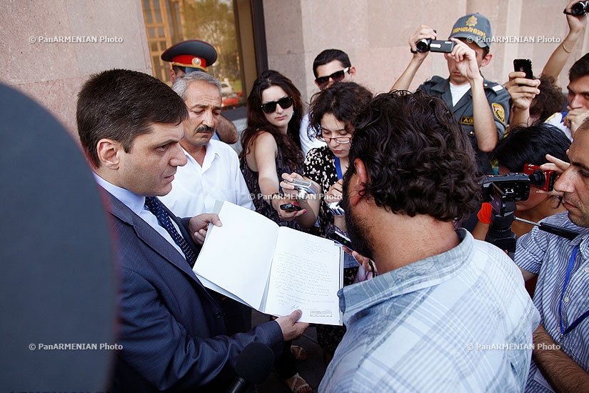 Head of information department of Yerevan city administration Artur Gevorgyan meets with participants of sit-down strike