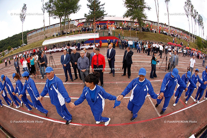 В Цахкадзоре состоялся финальный тур соревнований «Лучшая спортивная семья-2013»