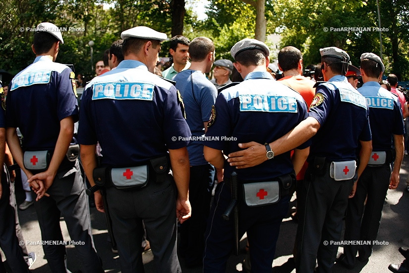 Activists held a march from police building to the Prosecutor General's Office