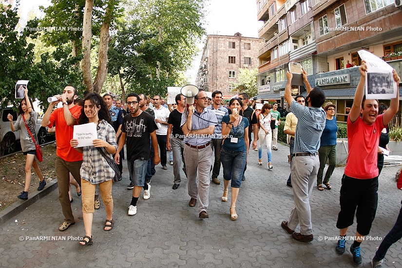 Activists held a march from police building to the Prosecutor General's Office