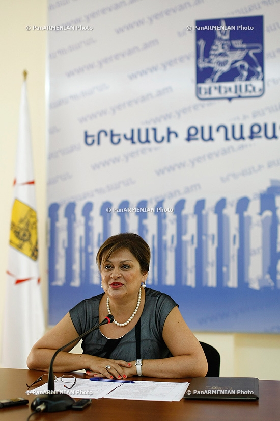 Пресс-конференция главы управления общего образования мэрии Еревана Гаяне Согомонян