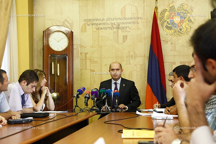 Meeting of Armenian Minister of  Education and Science Armen Ashotyan with the representatives of Youth Council members of public council