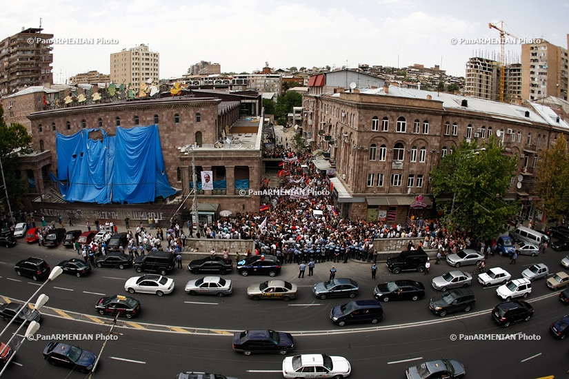 Акция протеста  напротив Крытого рынка: День 3
