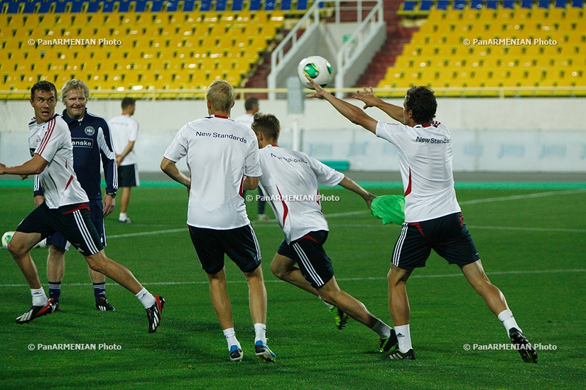 Сборная Дании по футболу провела открытую тренировку  перед матчем с Арменией