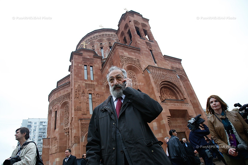 Церковь Святого Преображения Господня Армянской Апостольской церкви в Москве: Прибытие гостей