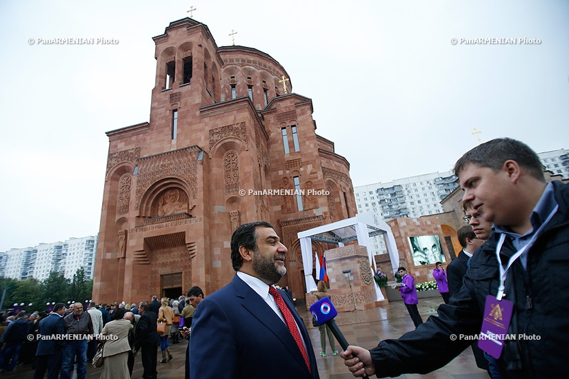 Церковь Святого Преображения Господня Армянской Апостольской церкви в Москве: Прибытие гостей