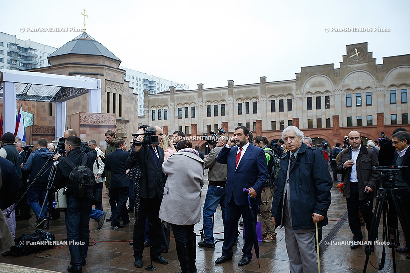 Holy Transfiguration Armenian Church in Moscow: Guests' arrival