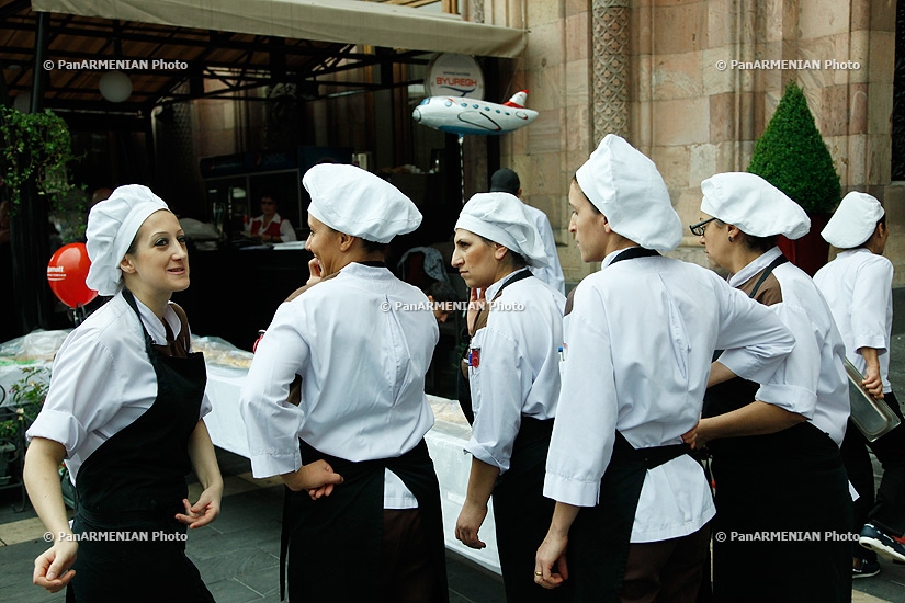 Արմենիա Մարիոթ հյուրանոցը և Ավստրիական Ավիաուղիները հրավիրել էին համտեսելու Կովկասի ամենաերկար շտրուդելը