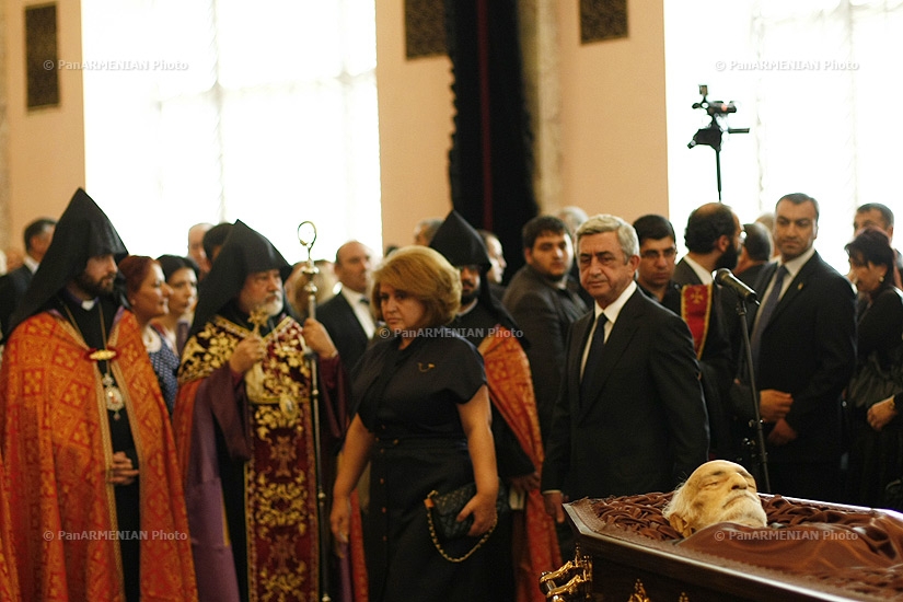 Похороны известного армянского актера Соса Саргсяна
