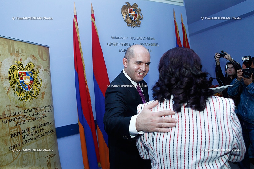 «Ուսուցչի օրվան» ընդառաջ նախարար Արմեն Աշոտյանը պարգևներ հանձնեց հանրապետության մի խումբ լավագույն ուսուցիչների