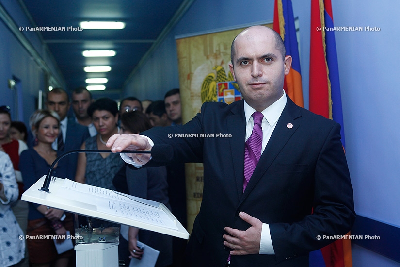 «Ուսուցչի օրվան» ընդառաջ նախարար Արմեն Աշոտյանը պարգևներ հանձնեց հանրապետության մի խումբ լավագույն ուսուցիչների