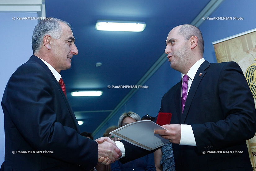 «Ուսուցչի օրվան» ընդառաջ նախարար Արմեն Աշոտյանը պարգևներ հանձնեց հանրապետության մի խումբ լավագույն ուսուցիչների