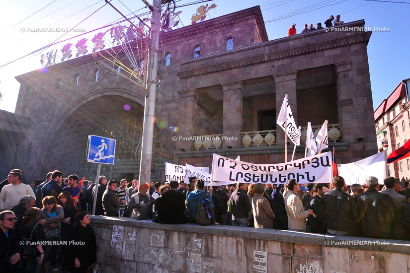 «Ազատագրենք հուշարձանն օլիգարխից» շարժումը շարունակում է պայքարը «Փակ շուկայի» համար. Oր 1