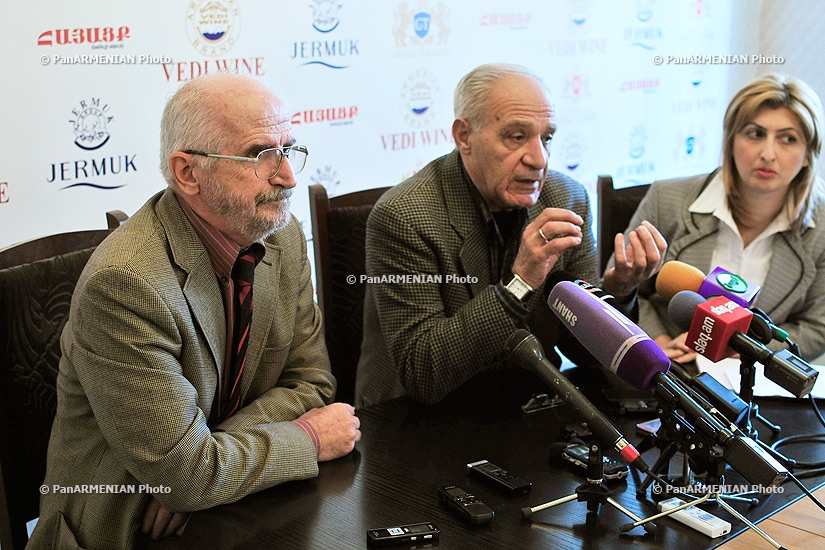 Press conference of the head of Architects' Union Mkrtich Minasyan and the  Director of ArmProject Institute Grigor Azizyan