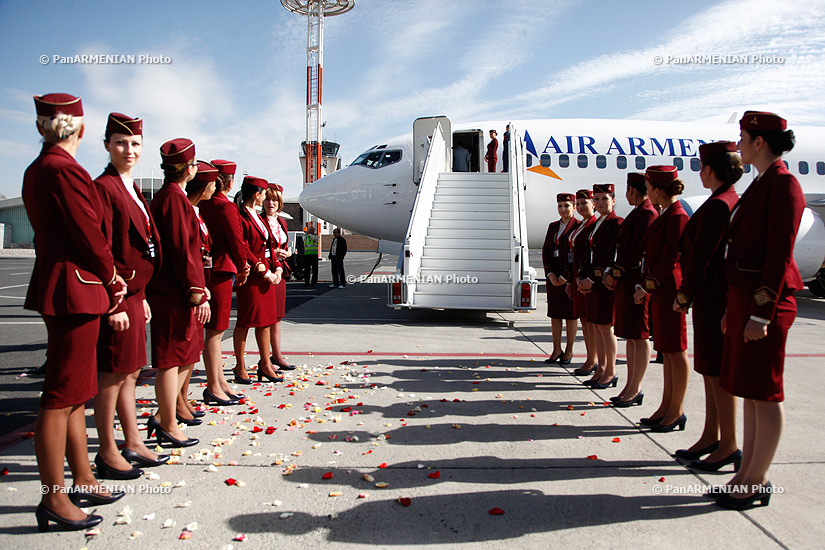 Сайт авиакомпании армении. Boeing 737 Armenia Aircompany. Armenia Aircompany салон. Армения Эйр Компани Боинг 737 бизнес. Бронирование армянские авиалинии.