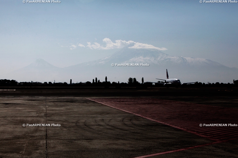 Landing and presentation of Boeing 737 aircraft of Air Armenia company