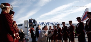 Посадка и презентация самолета Boeing 737 компании «Air Armenia»
