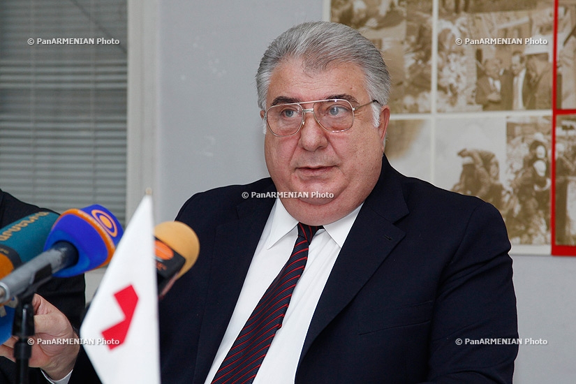 Հայկական Կարմիր խաչի ընկերության նախագահ Մխիթար Մնացականյանը և Ռուսաստամում Ճապոնիայի դեսպանատան առաջին քարտուղար Կեիշուկե Յամագիշին ստորագրեցին համագործակցության պայմանագիր